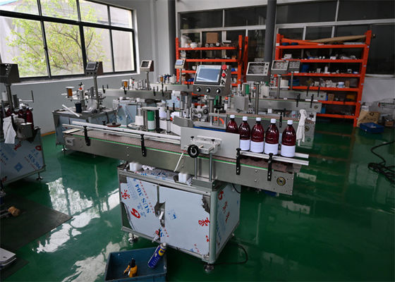 Comprar Máquina de etiquetado autoadhesivo vertical de alta velocidad para viales y botellas pequeñas
Control de tensión de la telaraña servo-conducida y precisión de desviación cero a 500 BPM fabricación en línea