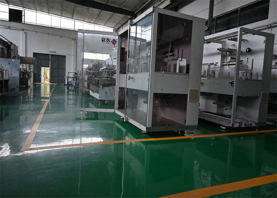 Comprar Sistema de embalaje automático de parches adhesivos para ungüentos farmacéuticos 100-300 parches por min Diseño certificado GMP fabricación en línea