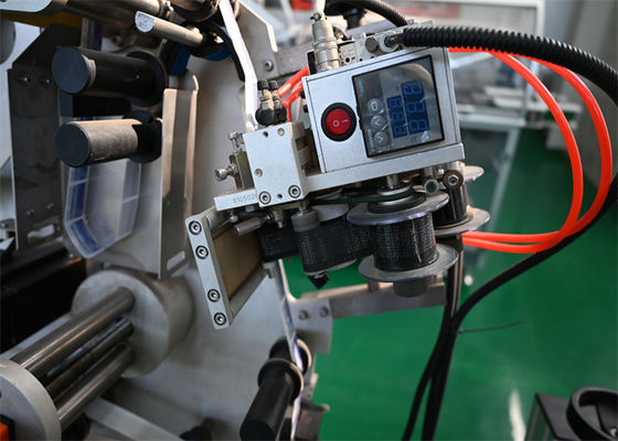 Un buen precio. Máquina automática de etiquetado de botellas, control por PLC con impresión de código, aplicación de etiquetas en línea