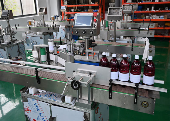 Un buen precio. Sistema de control PLC Máquina automática de etiquetado plano para 300-500 botellas / min Etiquetado en línea