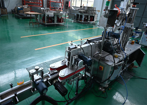 Máquina automática de etiquetado de papel controlada por PLC para etiquetas de envoltura y de retroceso sostenibles