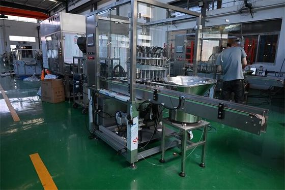Un buen precio. Máquina de tapón de llenado de viales para biofármacos con sistema LAF y SIP, sistema CIP, certificado CE de la norma GMP en línea