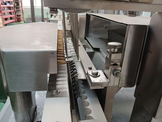 Máquina de llenado de ampollas multifunción para diversas aplicaciones 16000BPH-40000BPH Capacidad de salida